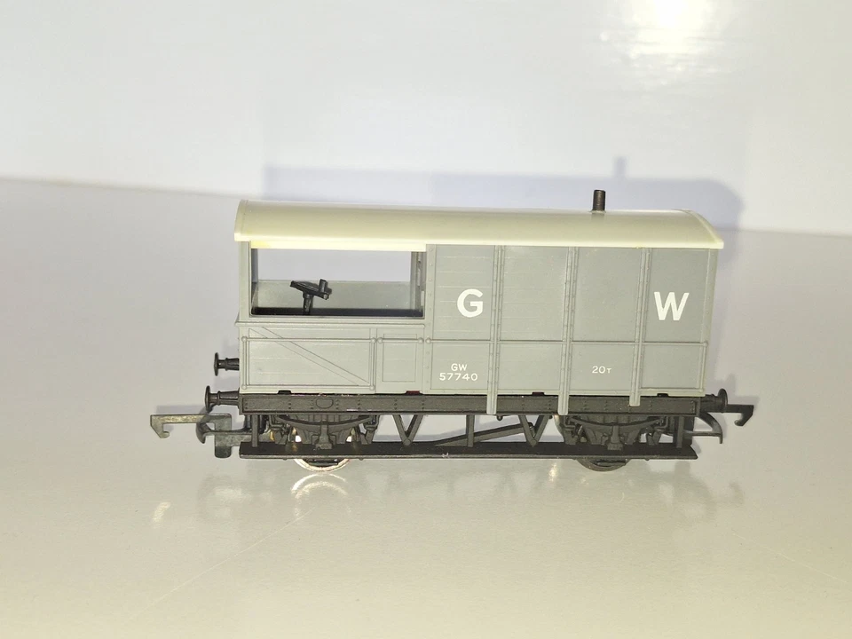 Hornby GWR 20t Brake Van R124. OO Scale. Excellent Cond. Metal wheels. Boxed - Image 3 of 4