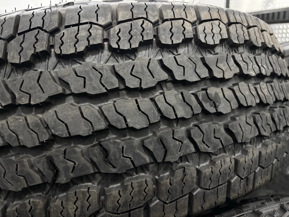 Llantas deportivas Toyota Tacoma TRD 2023 16" OEM de fábrica neumáticos 4Runner SR5 TPMS Foto 3 de 4