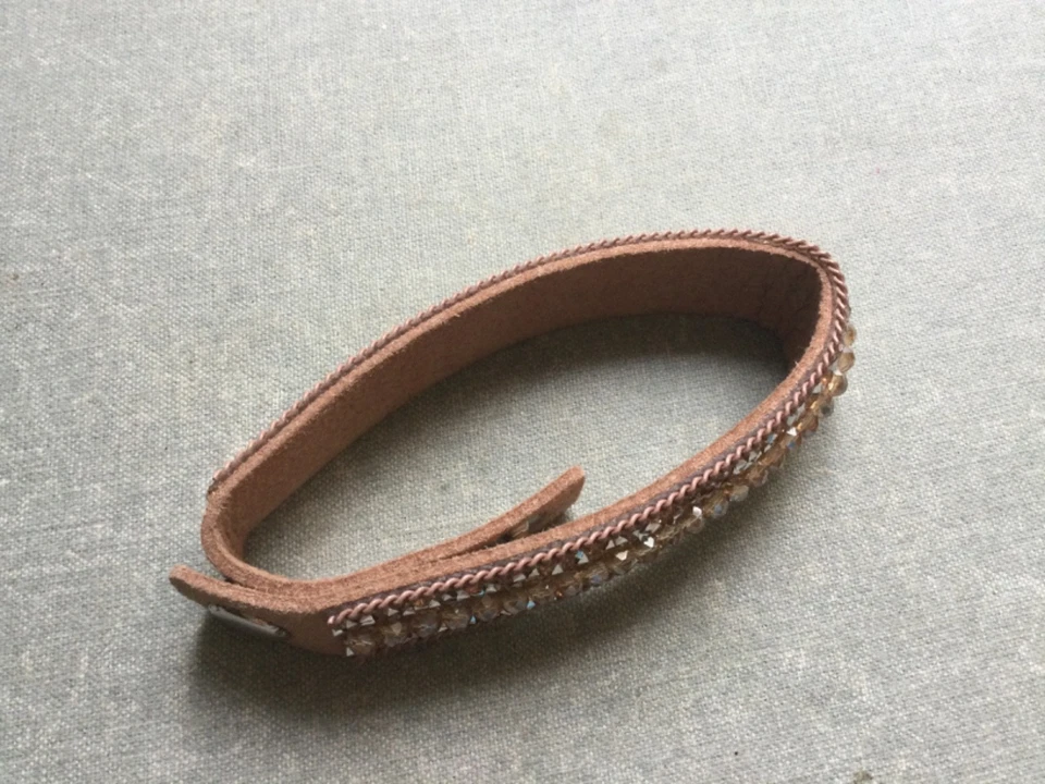 "Pulsera de cuero beige hermosa decorada 7,5"" 8,75""" Foto 2 de 4