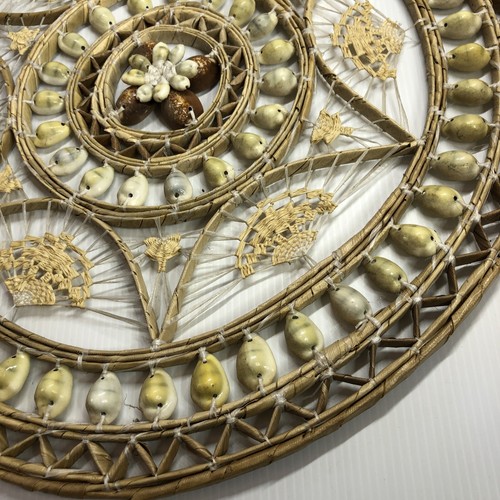 Vintage Woven Round Cane(Ratan) Star Cowrie Shell Wall Hanging Medallion Boho😊 - Picture 4 of 12