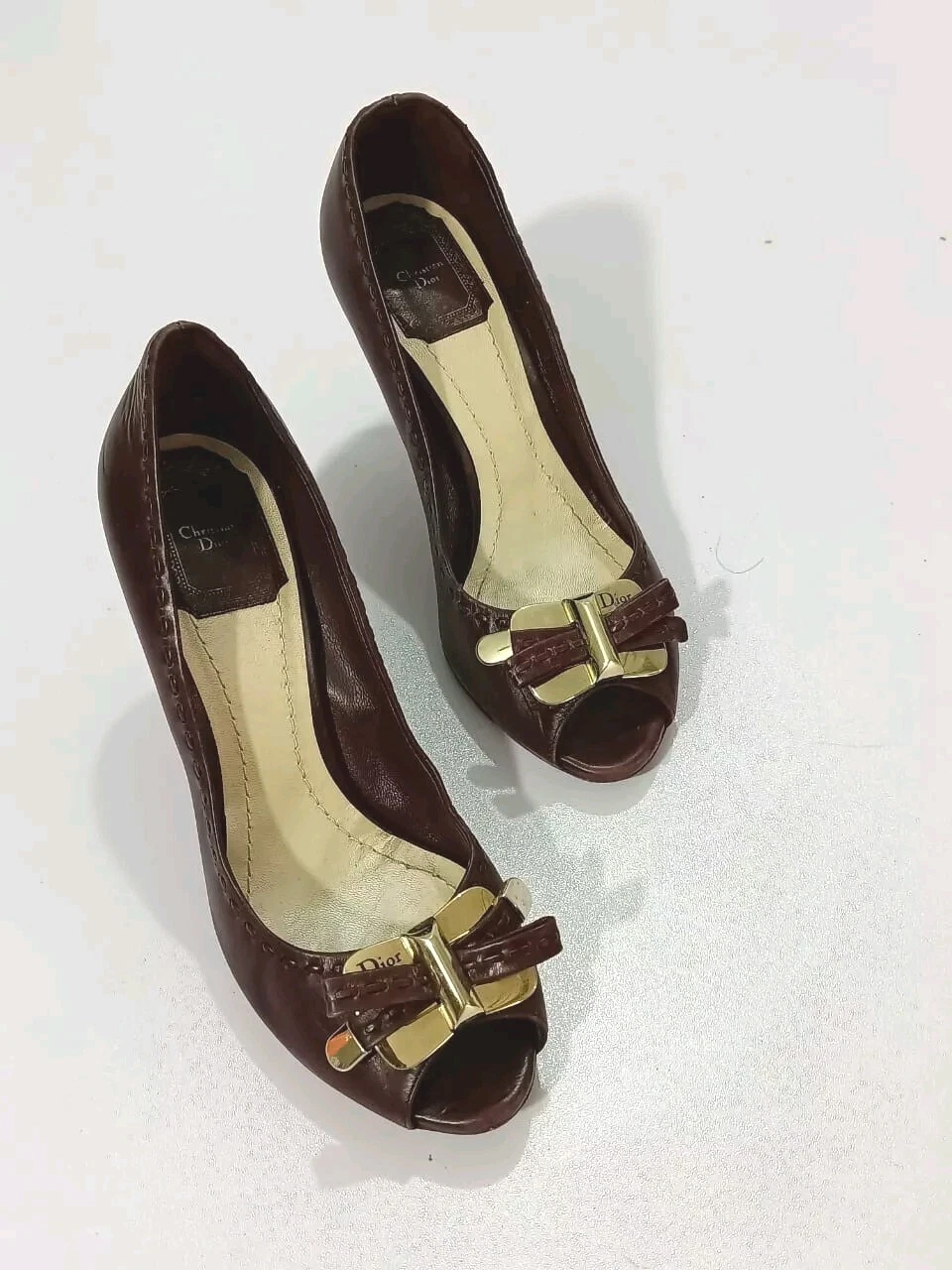 Escarpins bout ouvert en cuir bordeaux Christian Dior taille, Eu37, Us6,5,