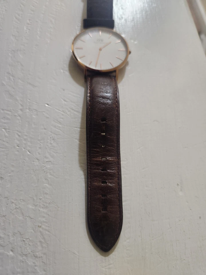 Женские классические японские аналоговые кварцевые часы Daniel Wellington с кожаным ремешком - Изображение 3 из 4