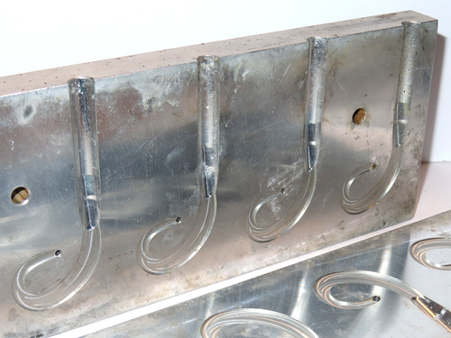 Vintage Injection Aluminum Mold Lot for Plastic Worm with Tail Making 3.5" - Bild 6 von 12