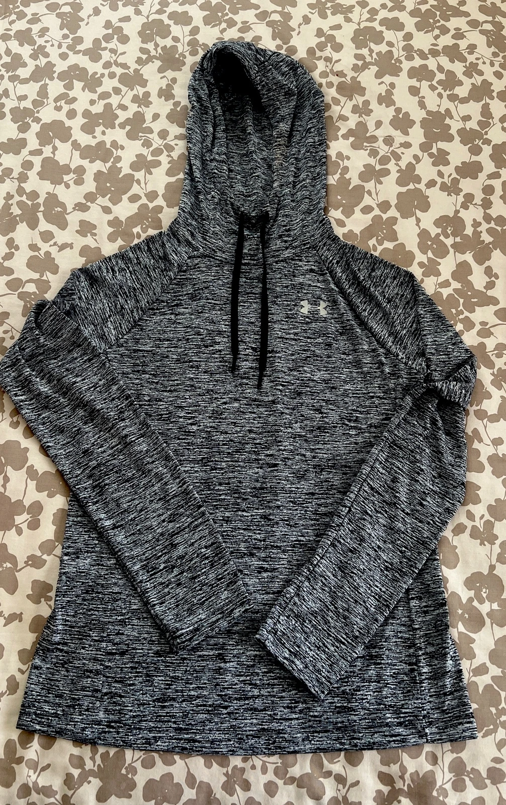 Under Armour Women’s Top Size XS Long Sleeve Pullover Thin Hoodie Gray Fitted