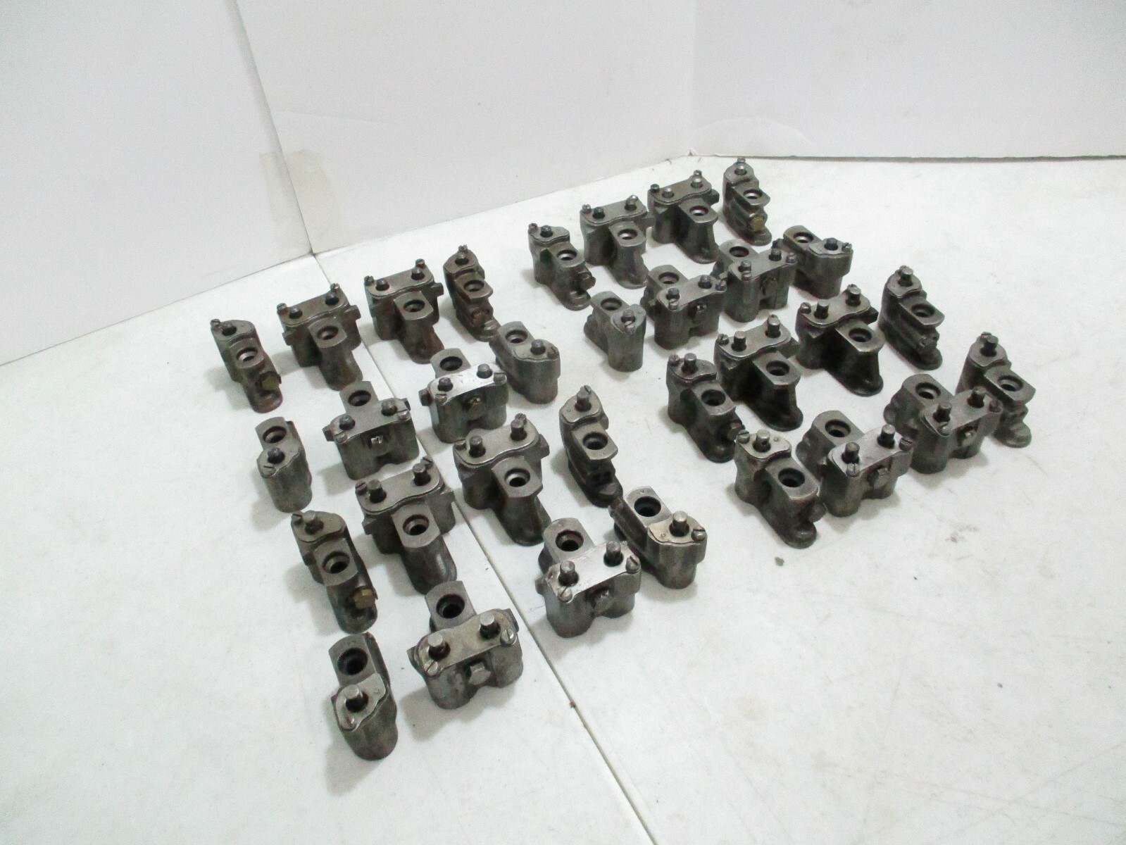 Rolls-Royce Phantom III ccomplete set of plunger valves 1936 - 1938) V-12 engine