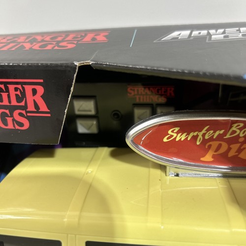 Netflix STRANGER THINGS Surfer Boy Pizza Van VW VOLKSWAGEN VANAGON BUS RC NUOVO CON SCATOLA - Foto 7 di 13