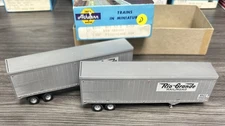 Athearn HO Scale #5156 Box of 2 Rio Grande 40’ Piggy-Back Vans