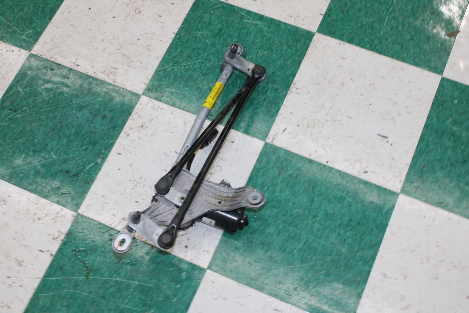 Maserati Ghibli 2014-2022 Front Windshield wiper motor