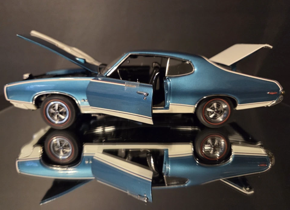 RARE!  Danbury Mint, 1969 Pontiac GTO Coupe, Blue/White Stripe, 1:24 Diecast - Image 2 of 4