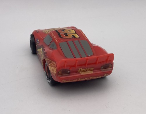 Disney Cars 3 Pistoni Coppa Racer LIGHTNING McQUEEN Rosso 95 Plastica 3" Auto da Corsa - Foto 3 di 5