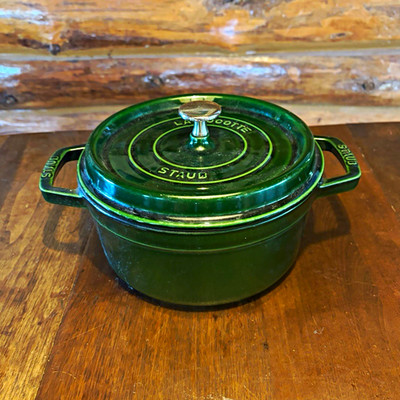 Staub La Cocotte 22 Round Basil color Enameled Cast Iron Casserole w/ Lid 2.75qt