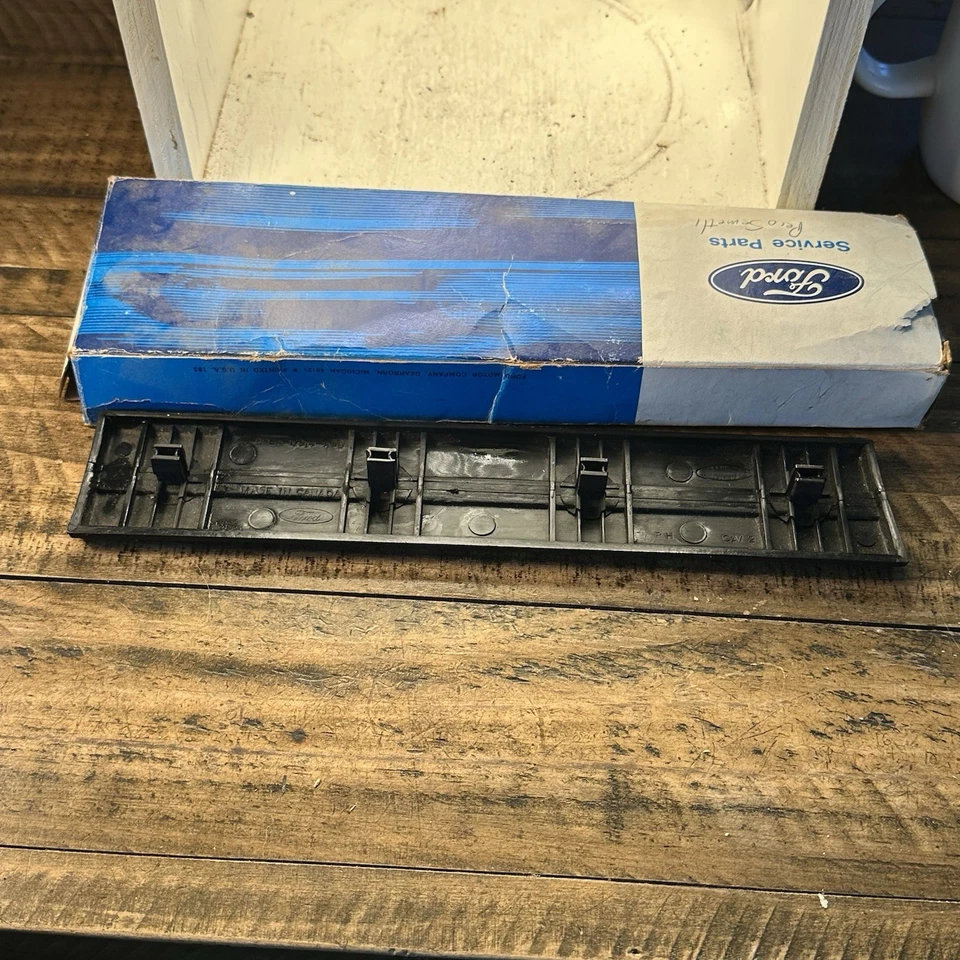 Nuevo conjunto de almohadillas protectoras de parachoques trasero Ford Pinto LH Ford 1979-80 OEM D9FZ17K832A Foto 4 de 4