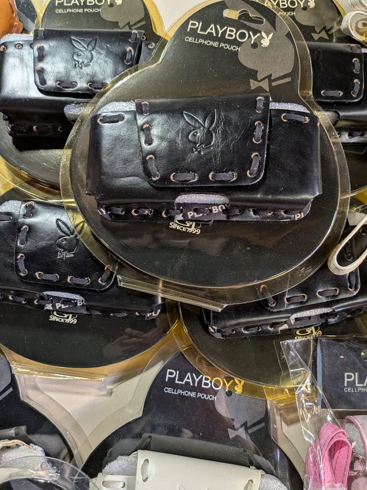 Sonderposten 75 Teile Restposten Paket PLAYBOY Taschen Cases + Anhänger - Bild 4 von 4