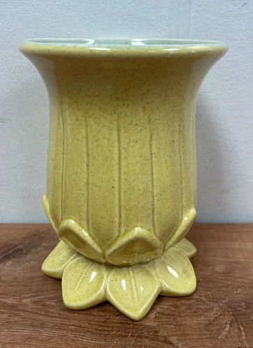REDWING USA Pottery Speckle Yellow & Blue Vase M1439 Petal Design 6" Vtg