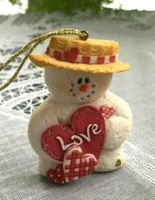 SARAH'S ATTIC - SNOWONDERS - MONTH THEME ORNAMENT - FEBRUARY VALENTINO