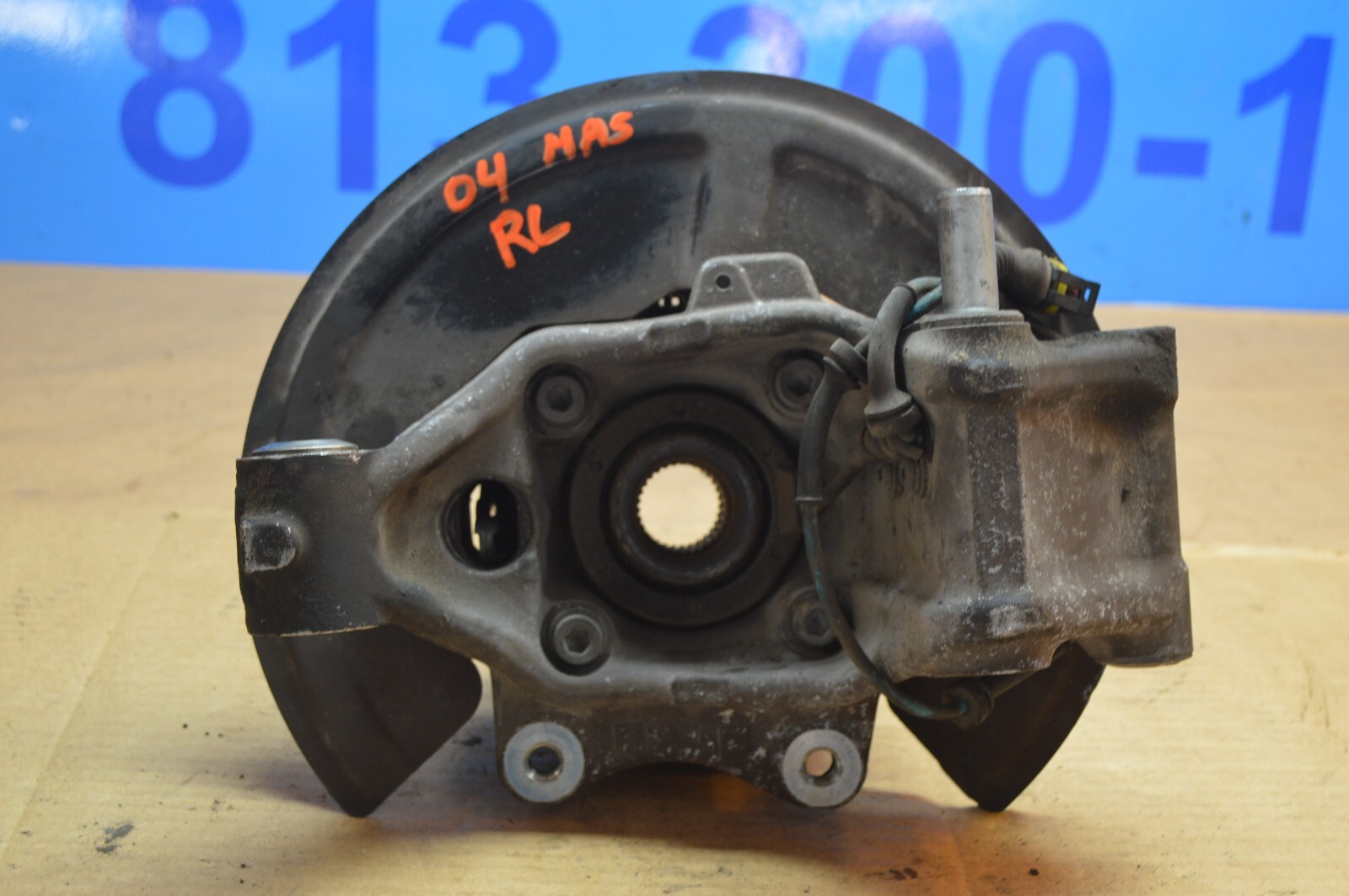 2004 M138 MASERATI M128 GT COUPE REAR DRIVER SIDE SPINDLE WHEEL HUB 189337