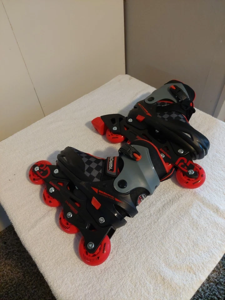 ROLLER DERBY 2N1 Inline Boy's Size 3-6 Roller Skates Black Red - FAST BEARINGS - Image 3 of 4