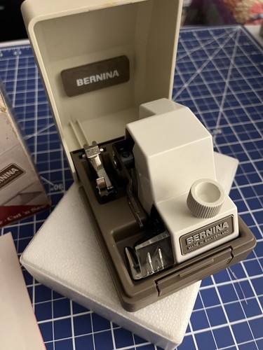 Bernina Vintage Sewing Machine Cut N Sew 334146040 Old Style, 578 Foot