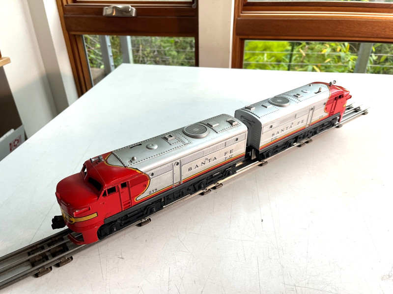 LIONEL 218, SANTS FE ALCO DIESELS,C-7, POWER & NON POWER UNITS, TESTED, ORIGINAL