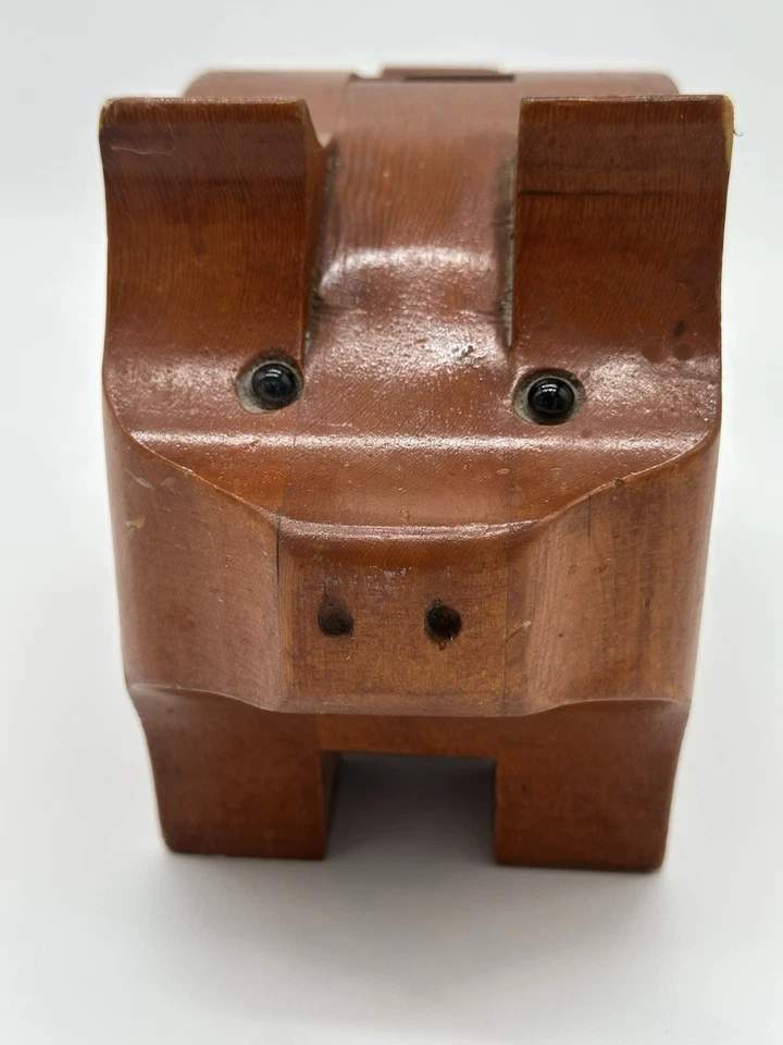 Banco de madera tallado a mano vintage con forma de cerdo popular Foto 2 de 4