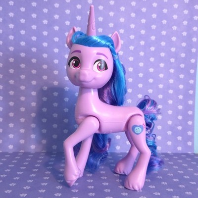 G5 My Little Pony IZZY MOONBOW 2023 Rainbow Celebration Amazon Exclusive