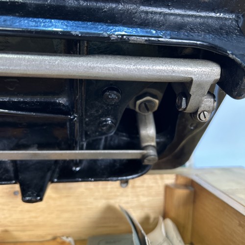 Vintage Singer Sewing Machine Y5823670 Electric Converted + Accessories Used - Picture 13 of 24