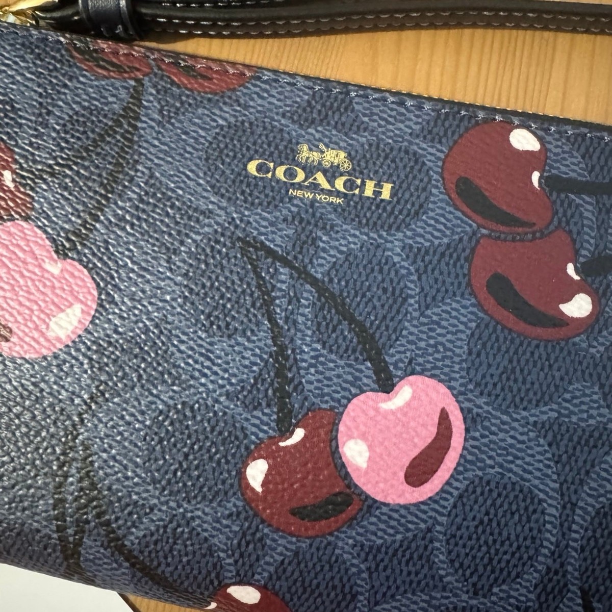 NWT ❤️ Coach Corner Zip Wristlet In Signature Canvas With Cherry