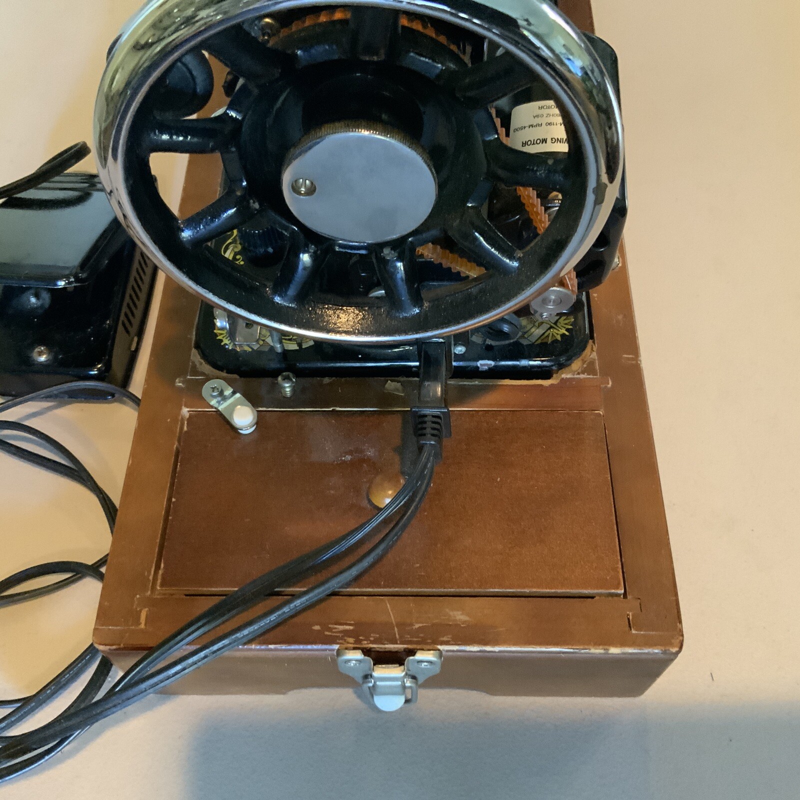 Circa 1963 Singer Sewing Machine RMM1190 RPM4500 w/ Base Pedal No Top