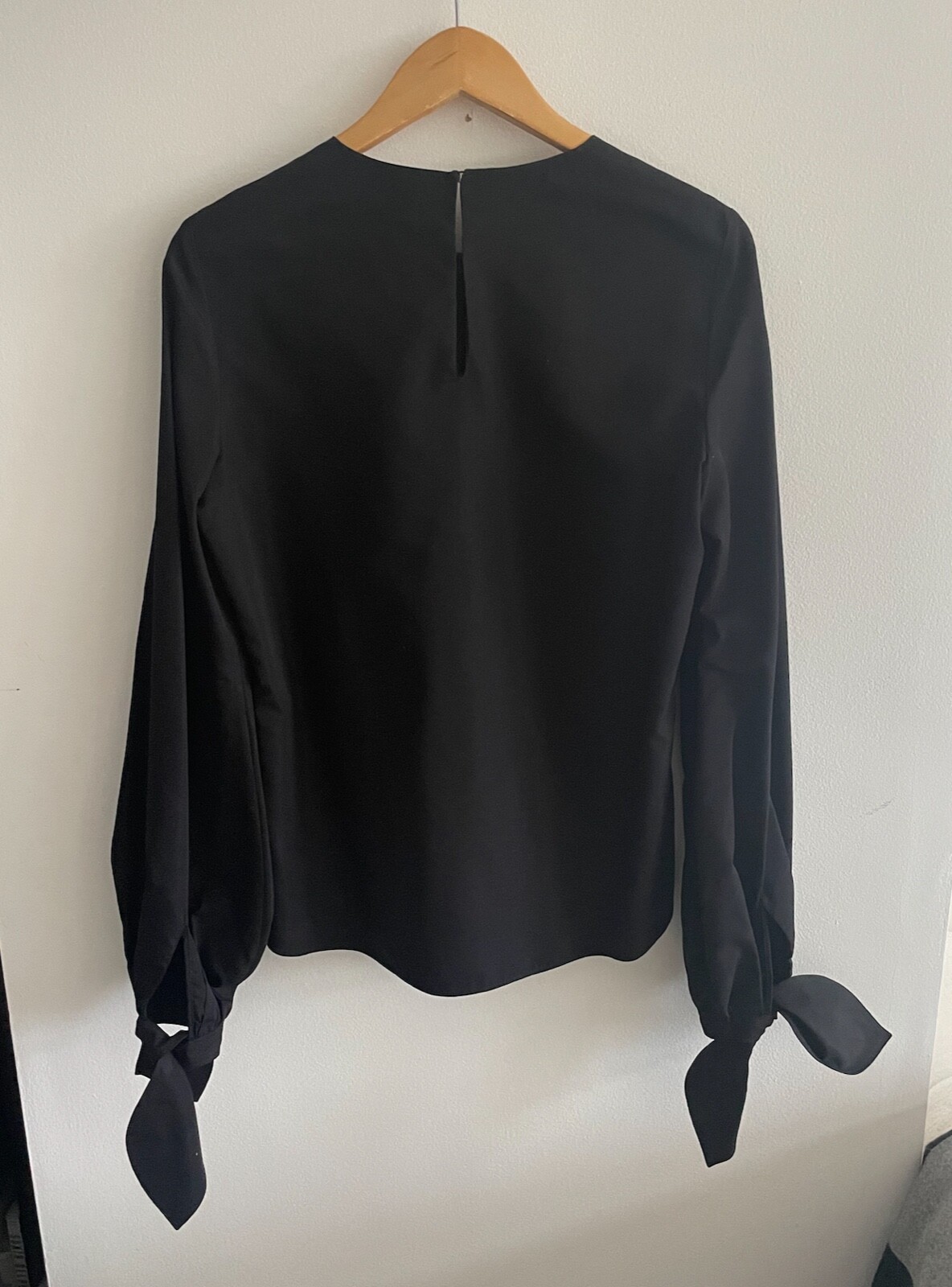 Top nero taglia FR42 Yves Saint Laurent in cotone con cravatta a palloncino indossato una volta