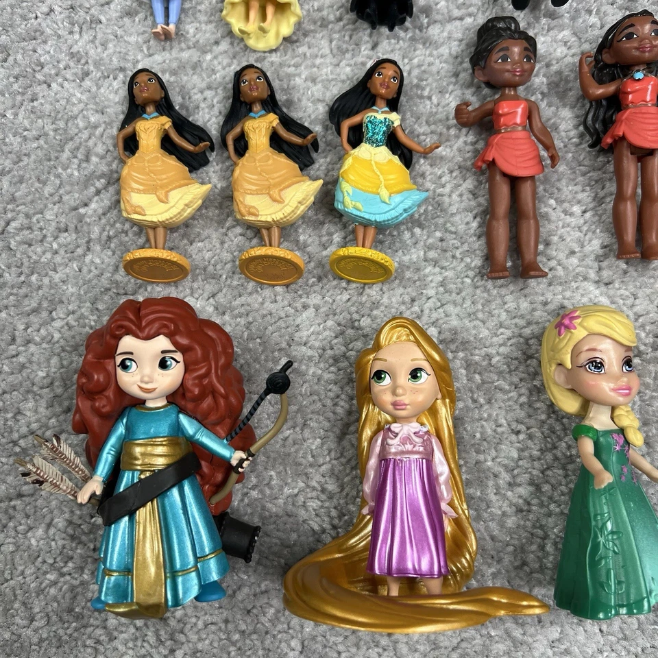 Figura de juguete Disney lote mixto de 28 piezas princesa congelada Moana valiente adornos para pasteles Foto 2 de 4