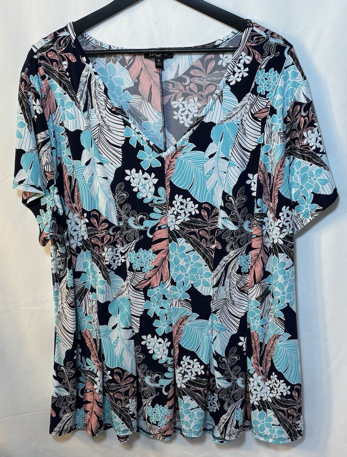 Sami & Jo Multi Colored Floral Blouse Short Sleeves, Flared Hem, V Neck 3X. EUC