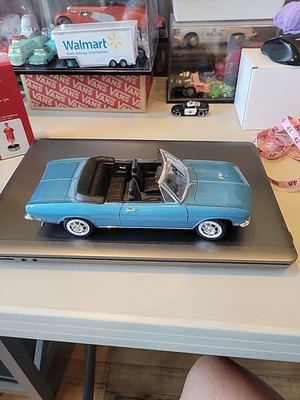 ROAD SIGNATURE 1/18 92498 1969 CORVAIR MONZA BLUE