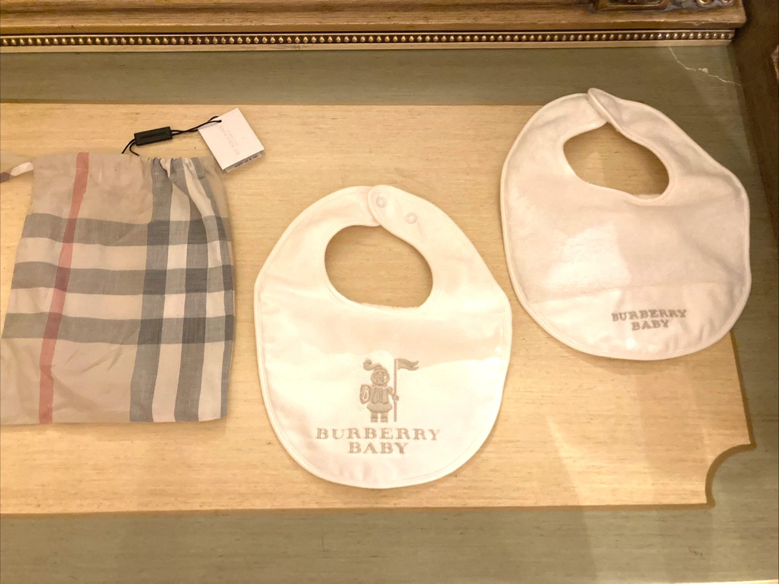 NWT BURBERRY CHILDREN BABY BIBS WITH POUCH