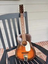 1960s /70s  Barclay Parlor  Flat-top   Made in U.S.A   Very Good Condition..