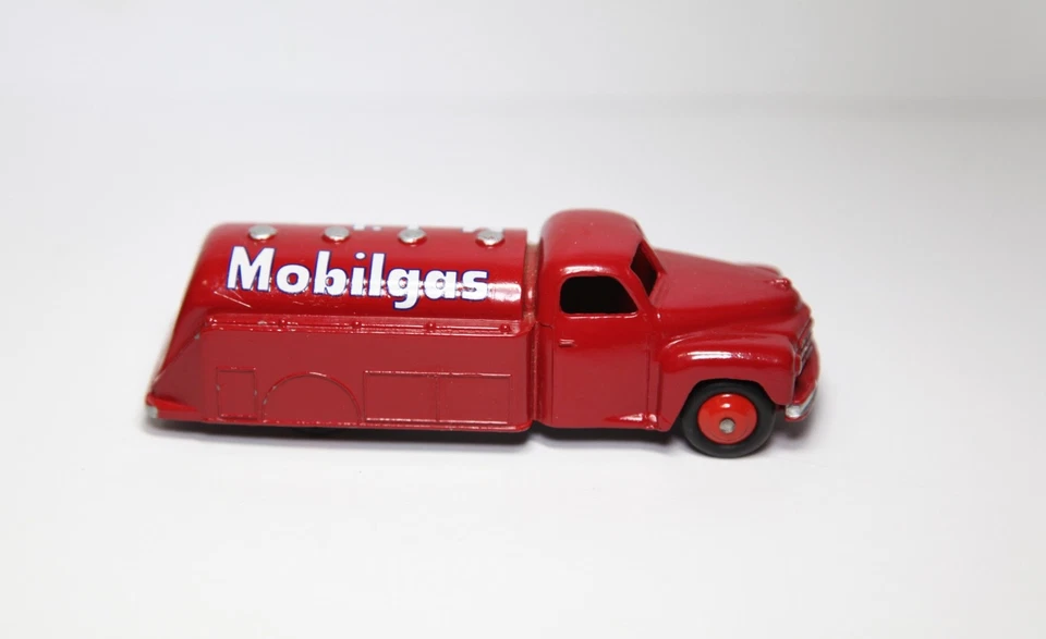 Dinky 440 Studebaker Tanker Mobilgas - Vintage Restored Model — 第 3/4 张图片