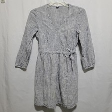 Old Navy wrap front mini dress with v neckline and tie waist Size Medium