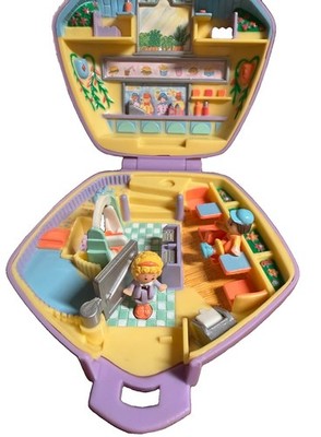 1992 Polly Pocket Polly at the Burger Stand Purple Compact w/ Polly & Patty