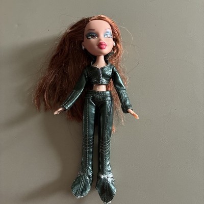 BRATZ DOLL 2005 DYNAMITE MEYGAN GREEN PLEATHER OUTFIT MGA ULTIMATE DOLL NO FEET