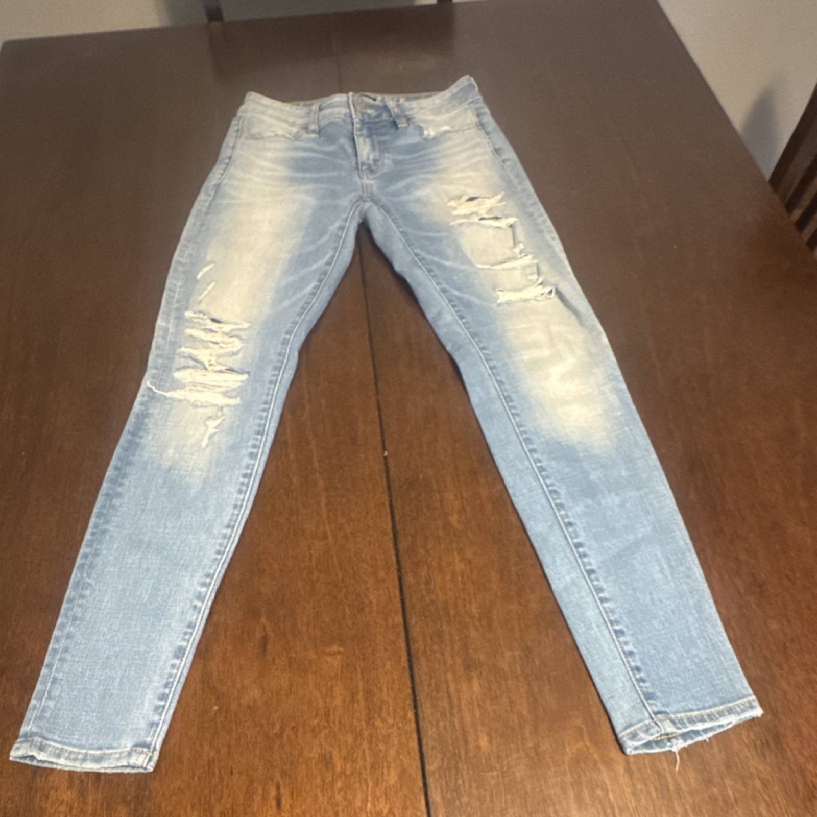 American Eagle Outfitters Women's Distressed Stretch Skinny Jeans Light Wash