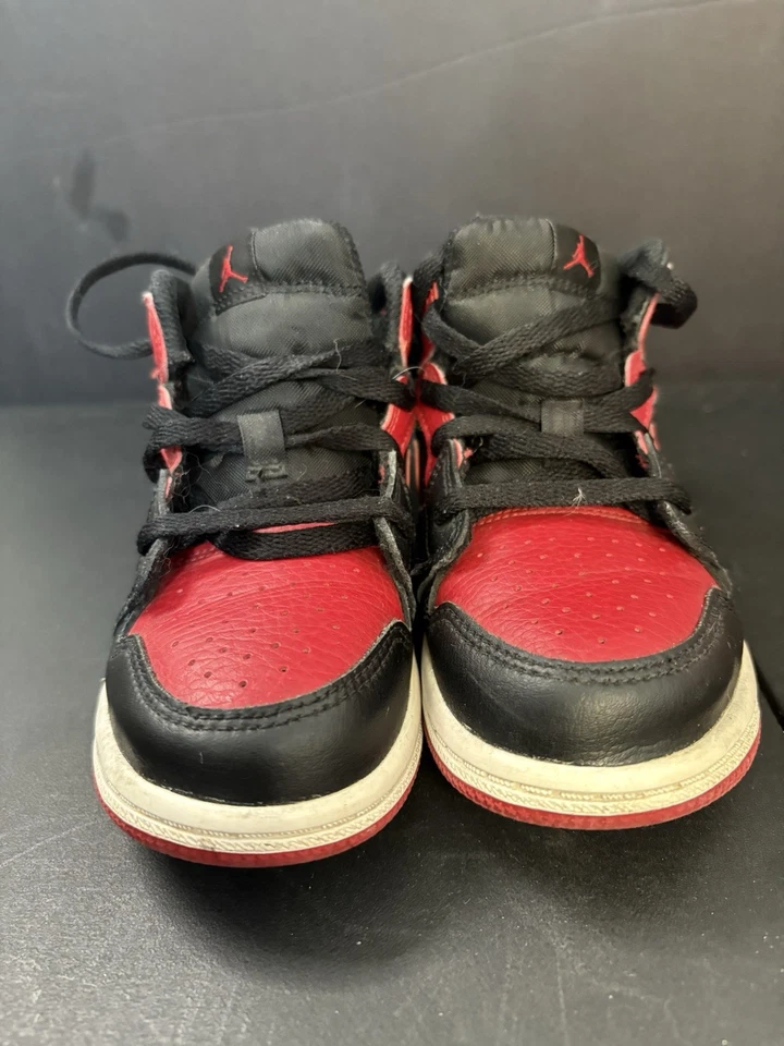 Nike Air Jordan 1 Mid Alternate Bred Negro Rojo DQ8425-060 Niño Pequeño Talla 10C Foto 3 de 4