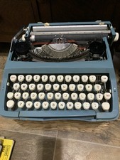 Sears Tutor manual typewriter 1965 blue Model 871-1960 Pica England  thumbnail