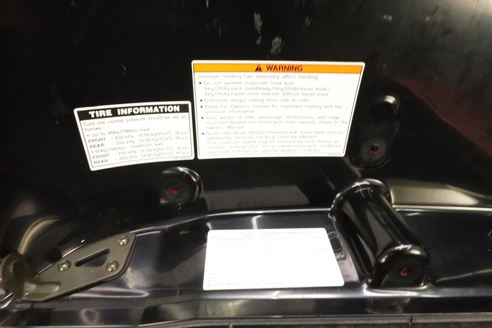 99-13 YAMAHA XVZ 1300 TF XVZ1300 VENTURE ROYAL STAR Rear Trunk Storage Top Box - Image 4 of 4