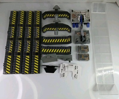 HEX BattleBots Arena 4.0 W/ Bots Controllers & Parts Untested For Parts
