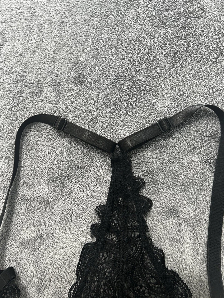 Top corto Bralette de encaje negro con capas grande inalámbrico Nicole Miller Foto 4 de 4