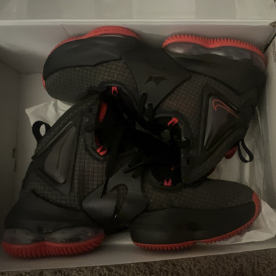 Nike LeBron 19 GS Kids Basketball Sneakers Black/Red 5Y Low Top DD0418-011