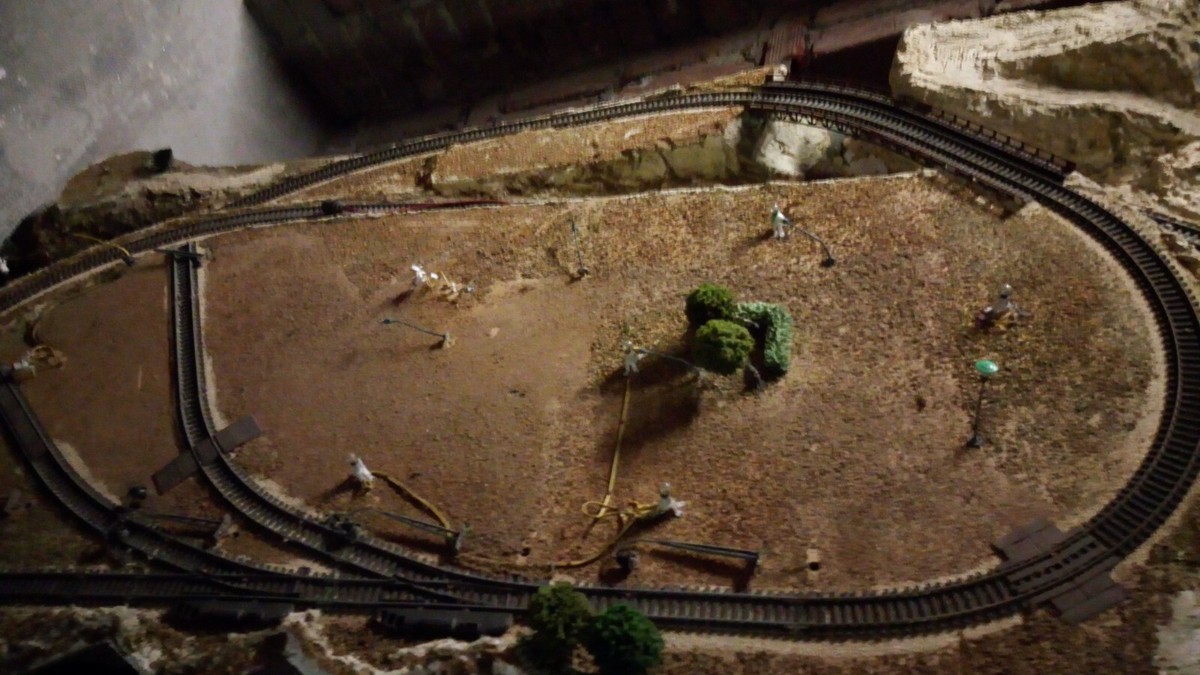 PLASTICO TRENINO ELETTRICO SCALA HO 200X120 CM BINARI, GALLERIE