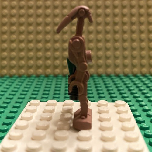 Lego Geonosian Battle Droid Minifigure Star Wars sw0061 Sand Red 4478 w/blaster - Picture 2 of 4