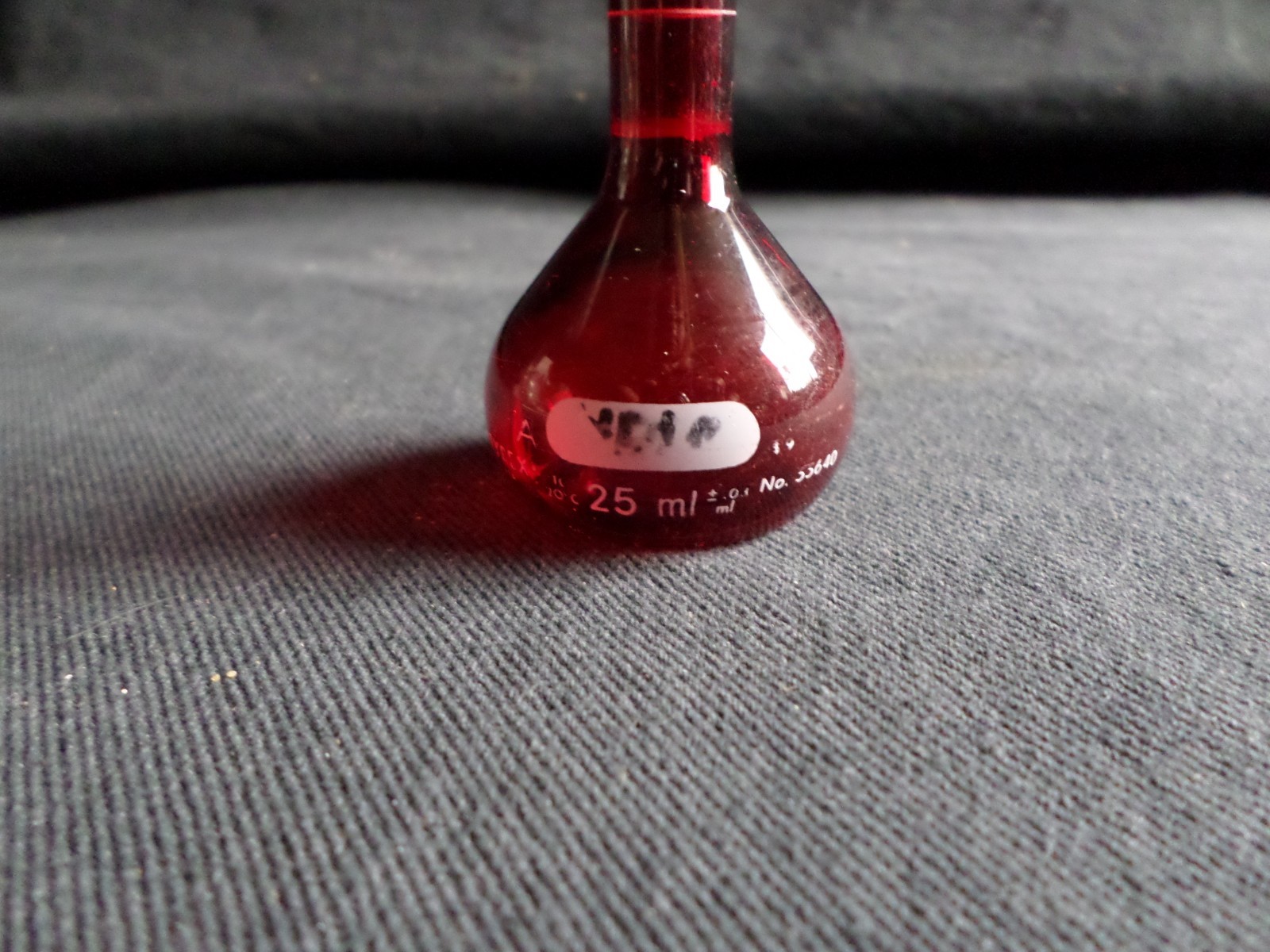 PYREX Glass Red Low Actinic Class A 25mL ±0.02 Volumetric Flask Chipped ...