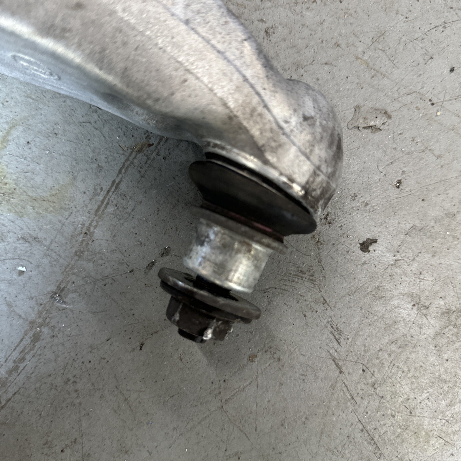 2014 - 2024 MASERATI GHIBLI FRONT LEFT SIDE LOWER CONTROL ARM OEM Part