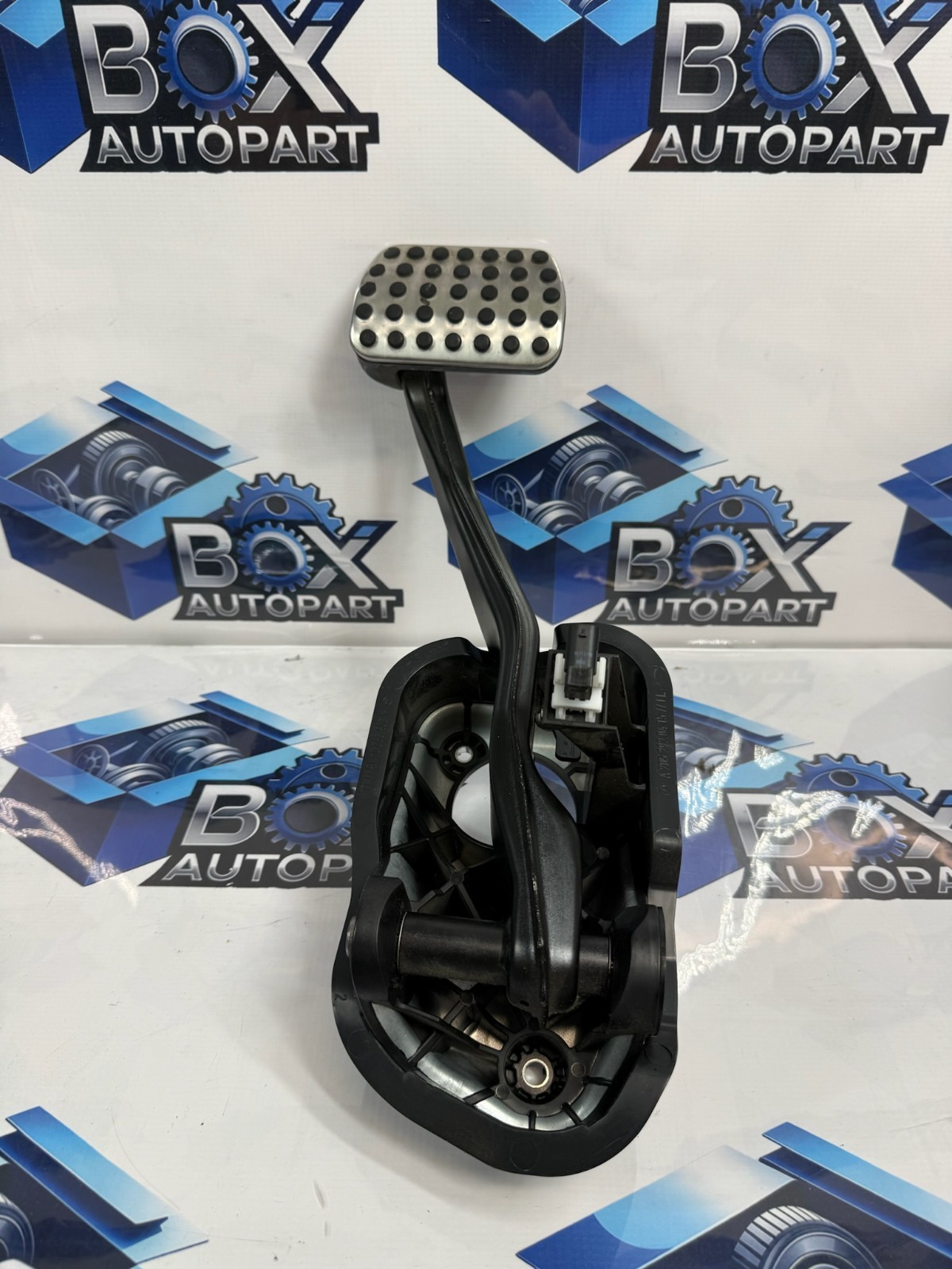 2015-2021 MERCEDES C300 W205 FOOT BRAKE STOP PEDAL W/ BRACKET A2222940001 OEM